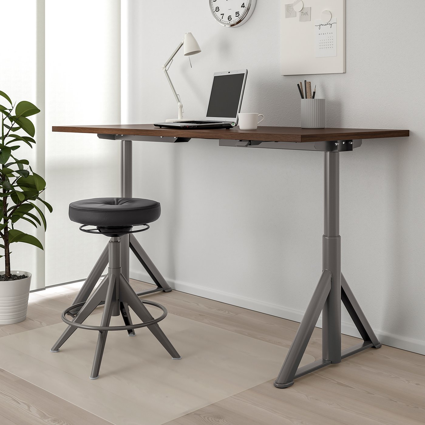 IDÅSEN desk sit/stand, brown/dark gray, 63x311/2