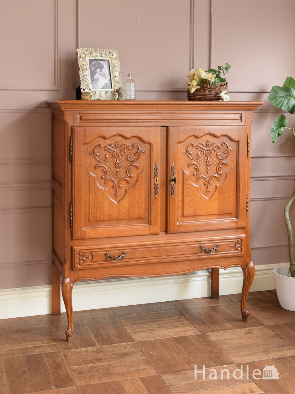 フランスから届いたアンティーク家具、おしゃれなショップカウンター