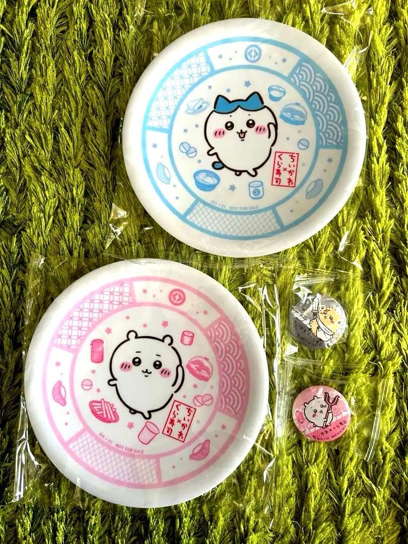 ちいかわ　ハチワレ　寿司皿　缶バッチ　ラッコ　くら寿司 ちいかわ ハチワレ 寿司皿 缶バッチ ラッコ くら寿司 - メルカリ