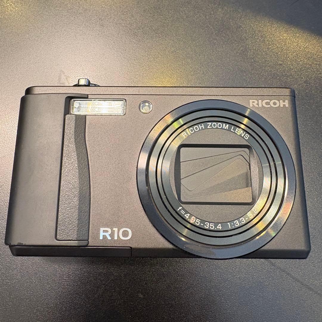 美品　RICOH R10 ブラック コンパクトデジタルカメラ Amazon.co.jp: RICOH Digital Camera R10 Black R10BK : Electronics